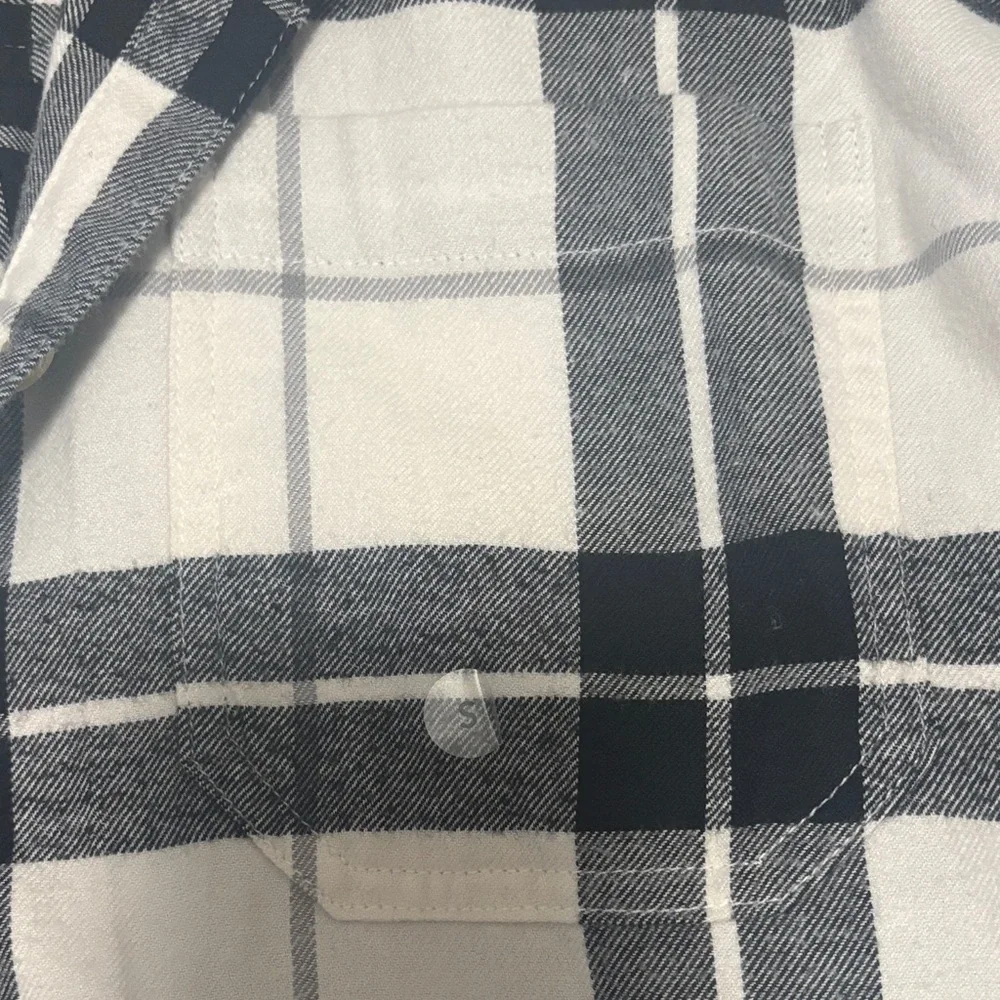 NEW!!American Eagle Black and White Plaid Button-Up Shirt - Picture 4 of 5